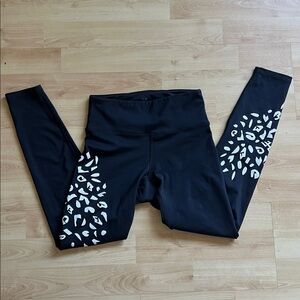 Heroine Sport Leopard Accent Leggings